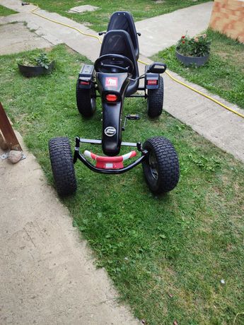 Kart cu pedale pentru copii și adulti