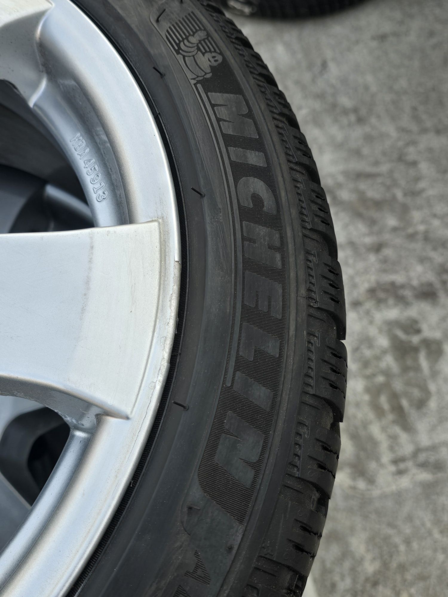 4 Броя 205/45/16 Michelin 2x7,2mm 2x6,8mm