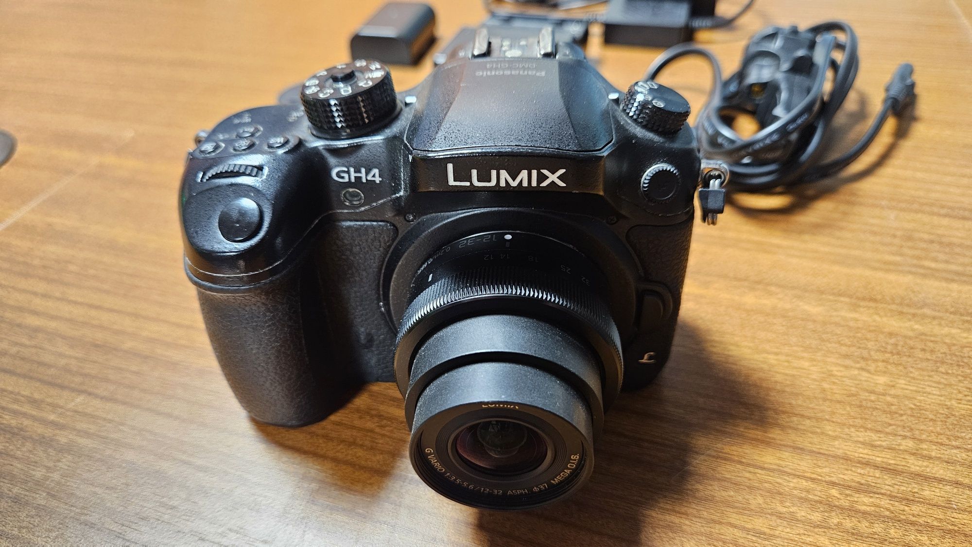 Panasonic Lumix GH4 + обектив LUMIX G Vario 12-32mm f/3.5-5.6 ASPH