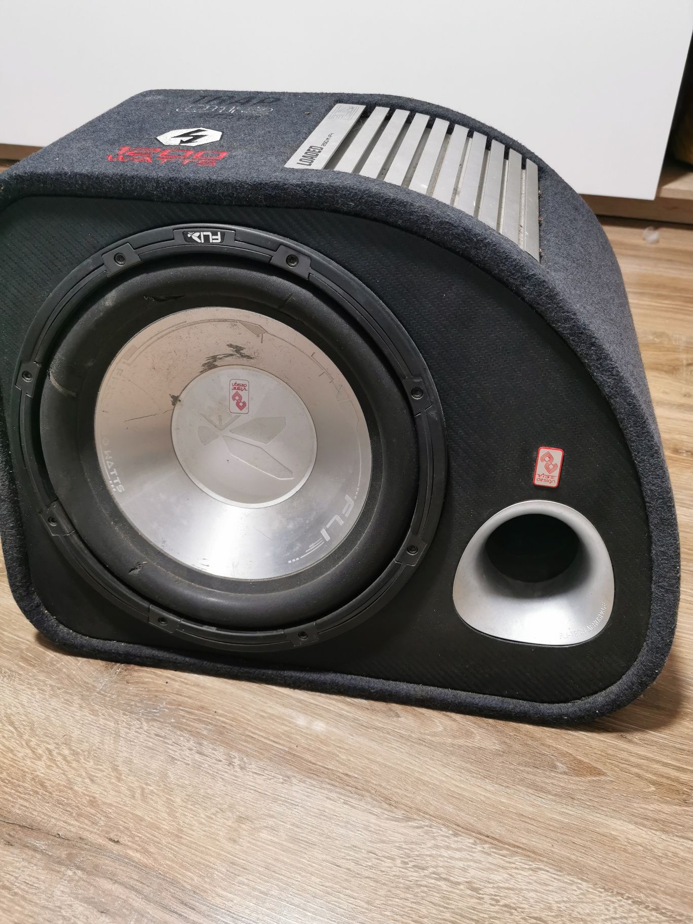 Subwoofer auto activ cu chitul de instalare nou