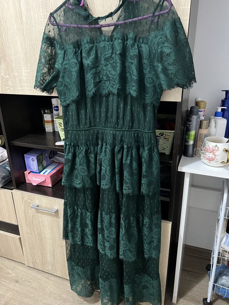 Vand rochie eleganta din dantela verde