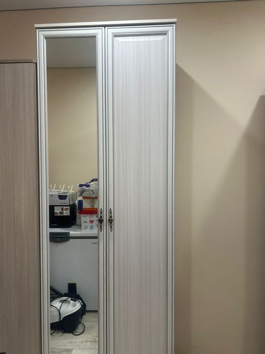 Продам шкаф плательный с зеркалом