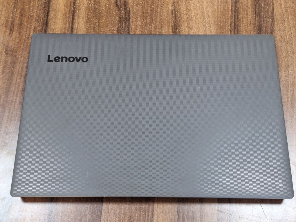 Лаптоп Lenovo V130-15IKB