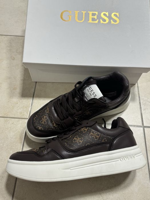 Adidasi GUESS marimea 41 - barbati