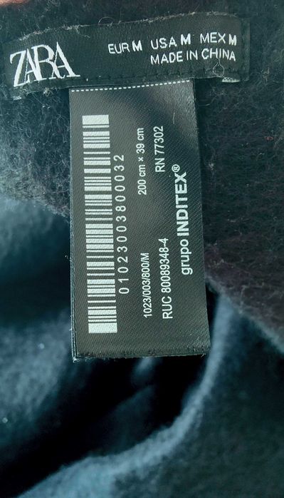 Fular Zara călduros și elegant cu ștrasuri și conținut de lână