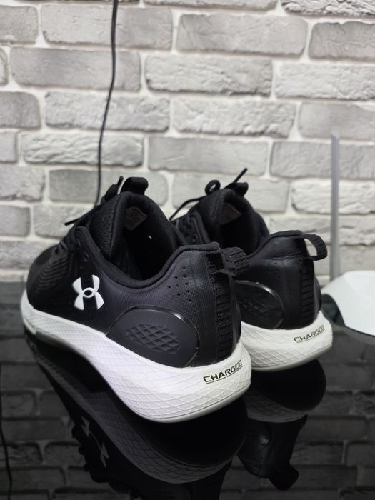 Оригинальные кроссы Under Armour
