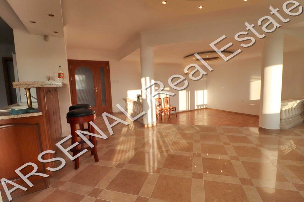 Дава се под наем Четиристаен апартамент в София, Дианабад - 195 кв.м за 900 € - Снимка #1