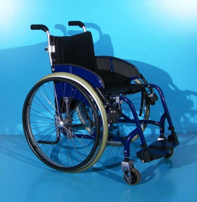 Scaun cu rotile din aluminiu activ Sopur - latime sezut 42 cm