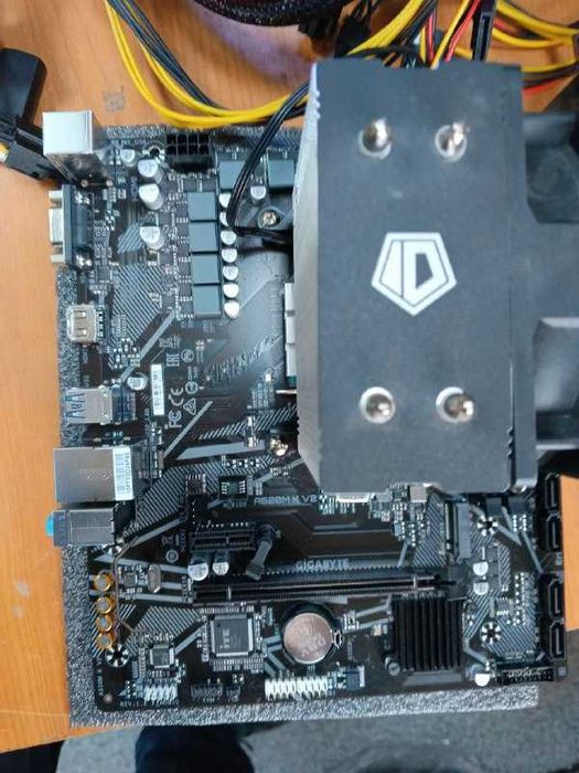 Мат плата Gigabyte A520 M K V2, процессор Ryzen 5 4500, кулер