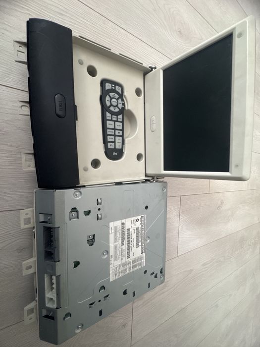 Vând monitor auto plafon