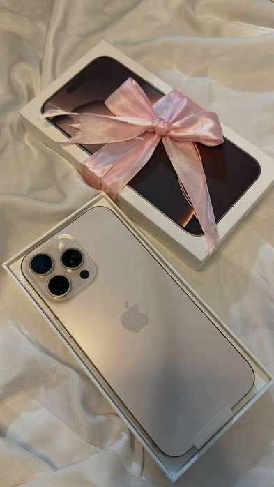 820$ Продаётся iPhone 15 Pro Max, аккуратно пользовалась девушка.»