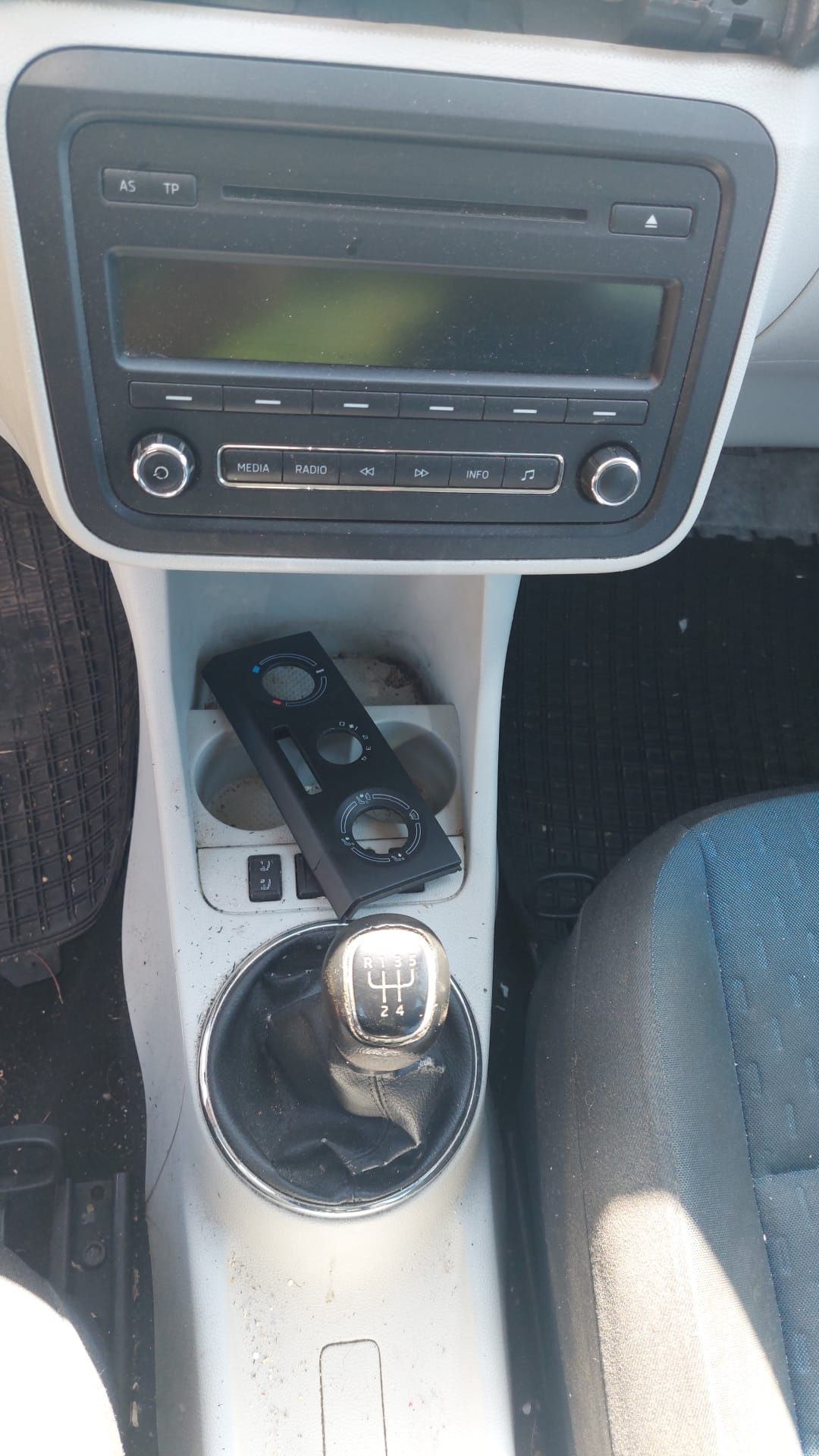Dezmembrez Toyota Auris 1.4i cod motor 4zz-fe