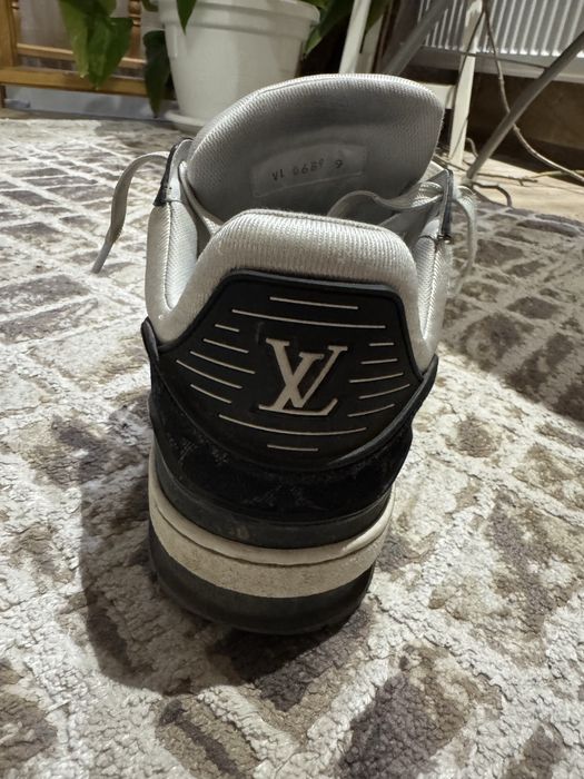 Продавам!Louis Vuitton sneakers