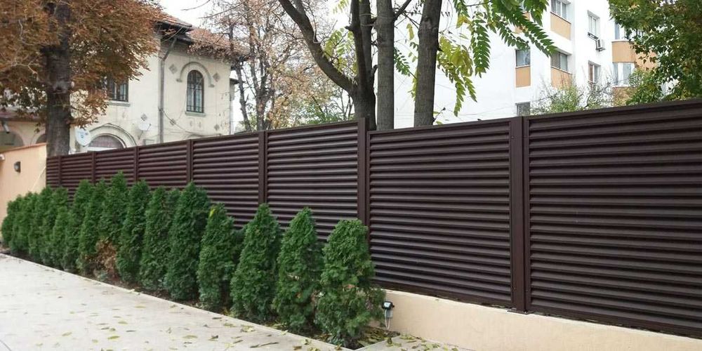 Garduri din panouri stil jaluzele, sipca metalica, tabla, plasa, BCA