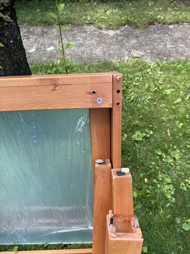Продавам трапезарна маса от масивно дърво