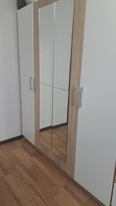 шкаф с зеркалами и комод