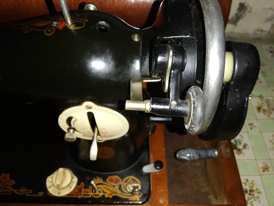 Mașina de cusut manuala