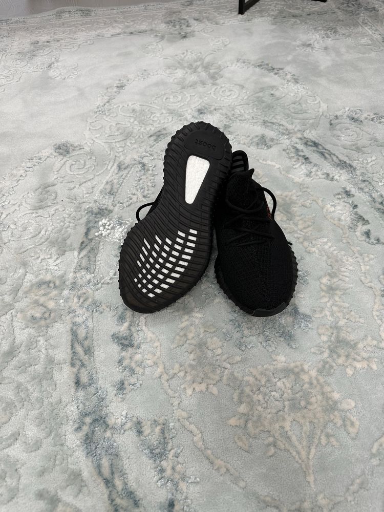 Adidasi yeezy boost