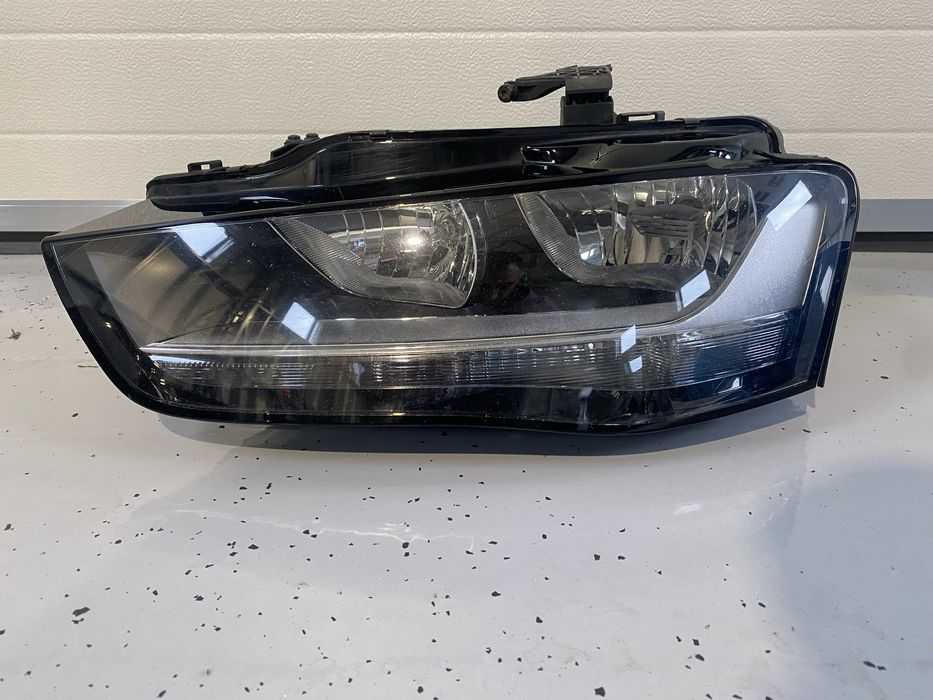 Far stânga Audi A4 B8.5 Facelift 2014 fără xenon