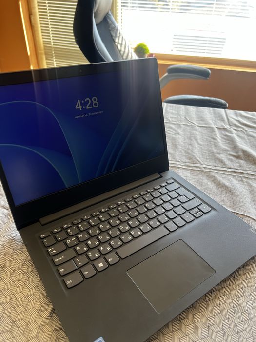 Лаптоп Lenovo V14 IGL