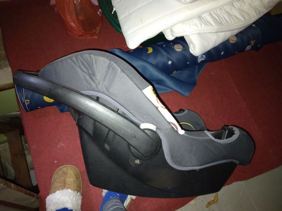 Vând jucarii, căluț, văcuța, scoică auto,cort