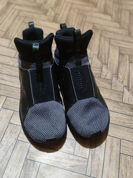 Papuci puma,mărimea 39-40 ,schimb pe o pereche de pantalonii.