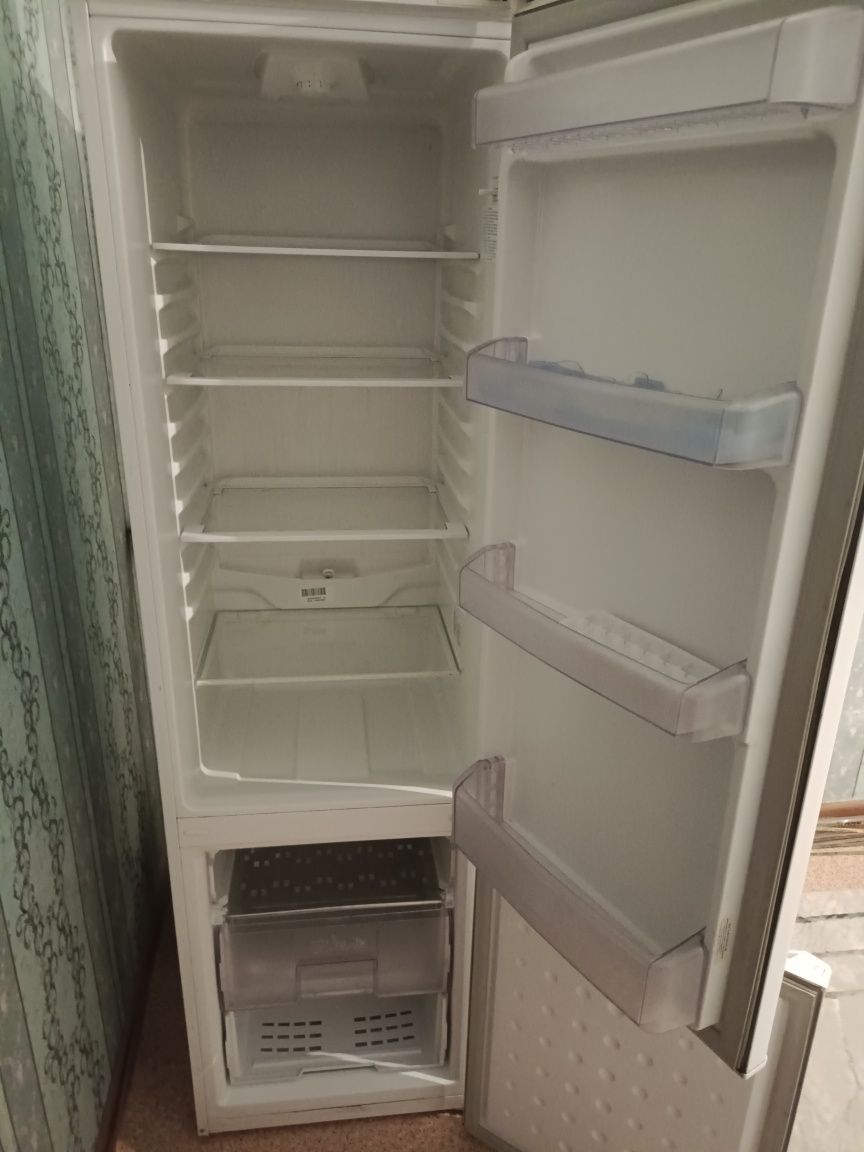 Холодильник  буу