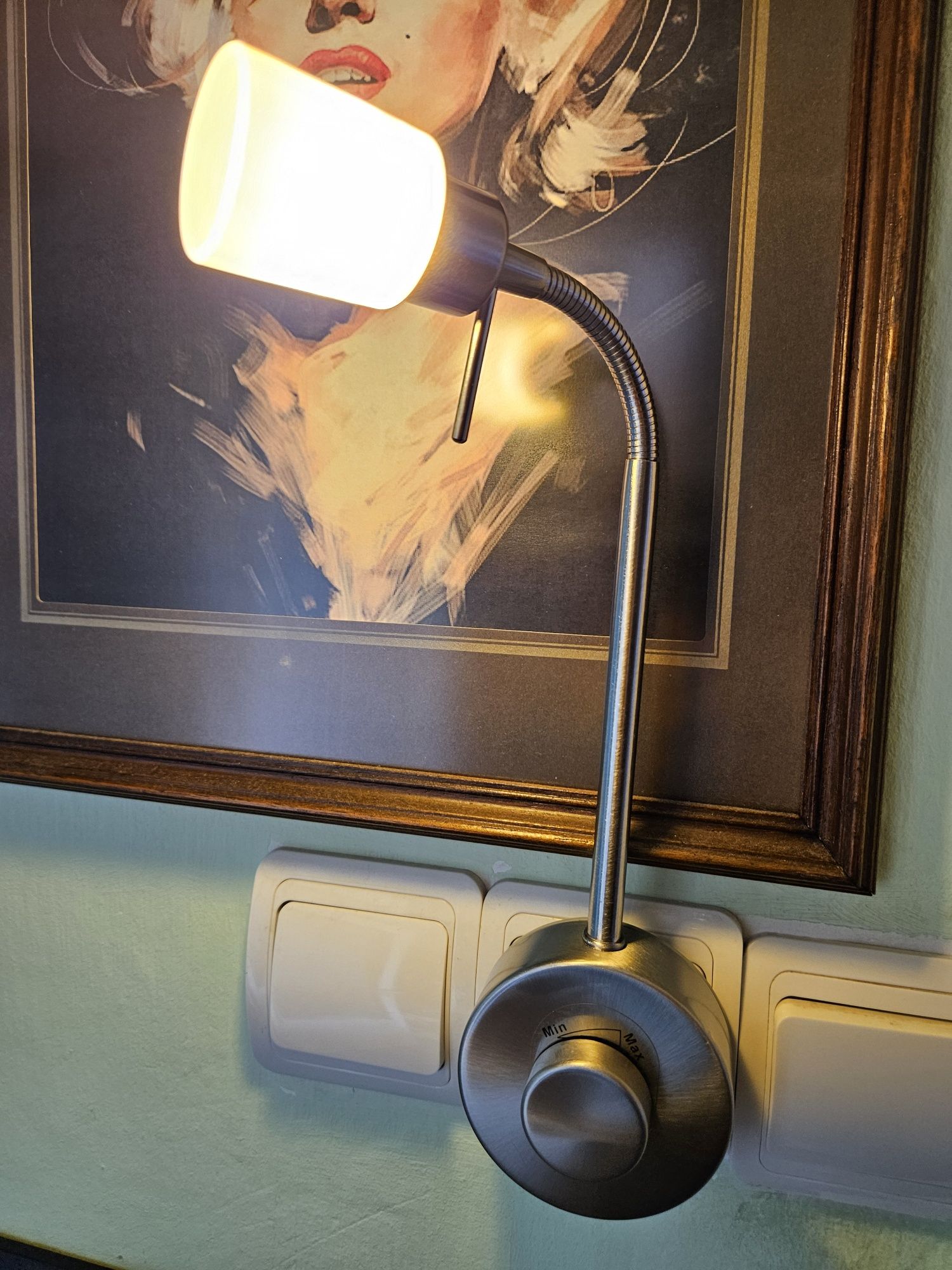 Lampă cu led ( lumină reglabilă)