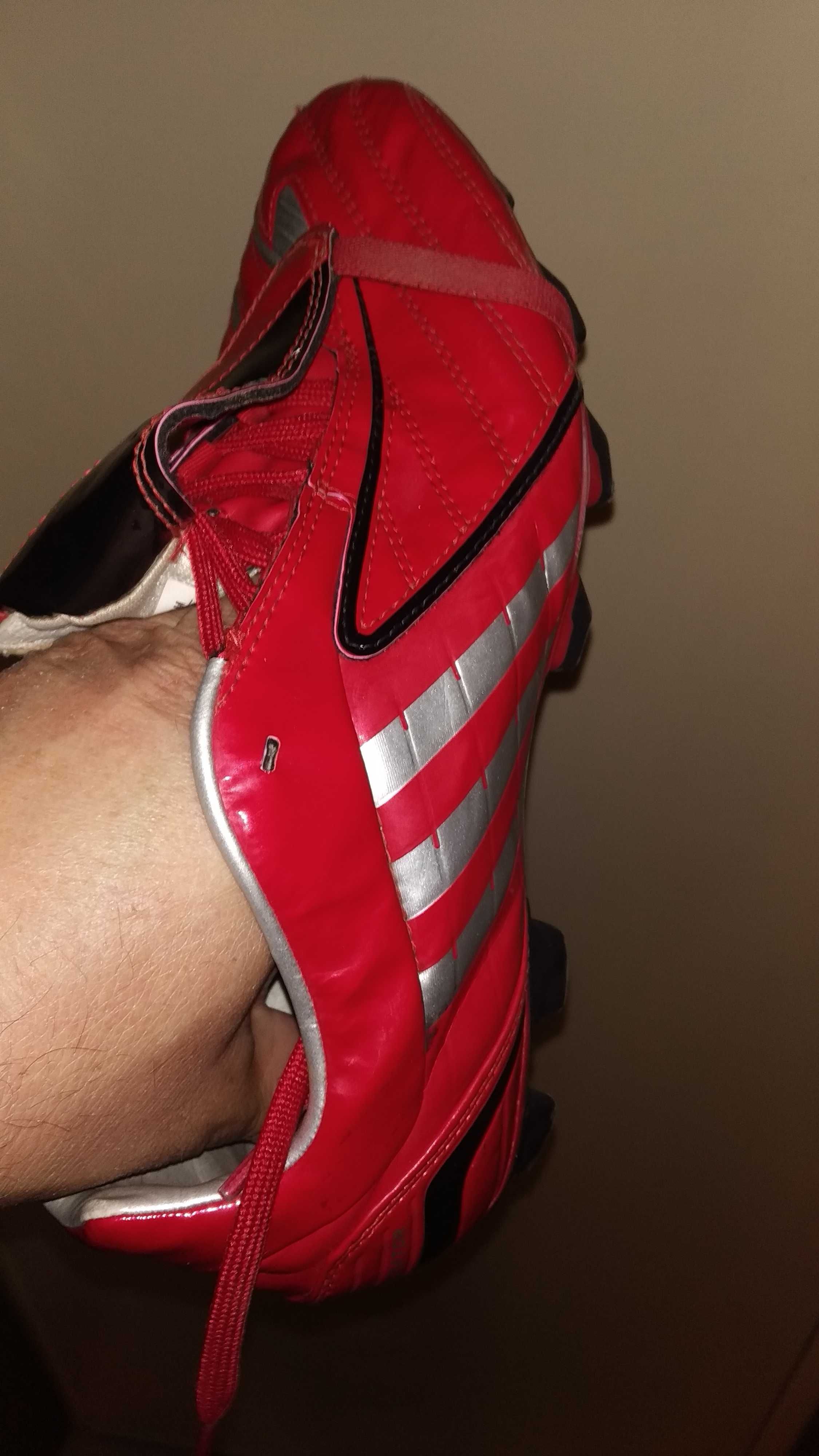 Спортни футболни обувки