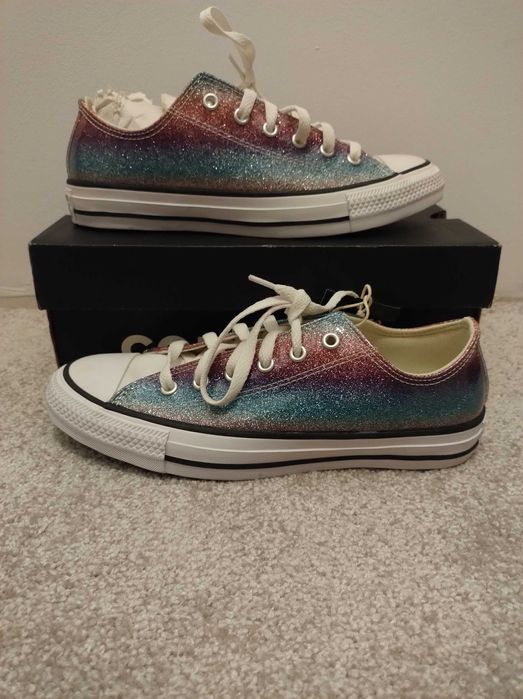 Vând pantofi sport Converse