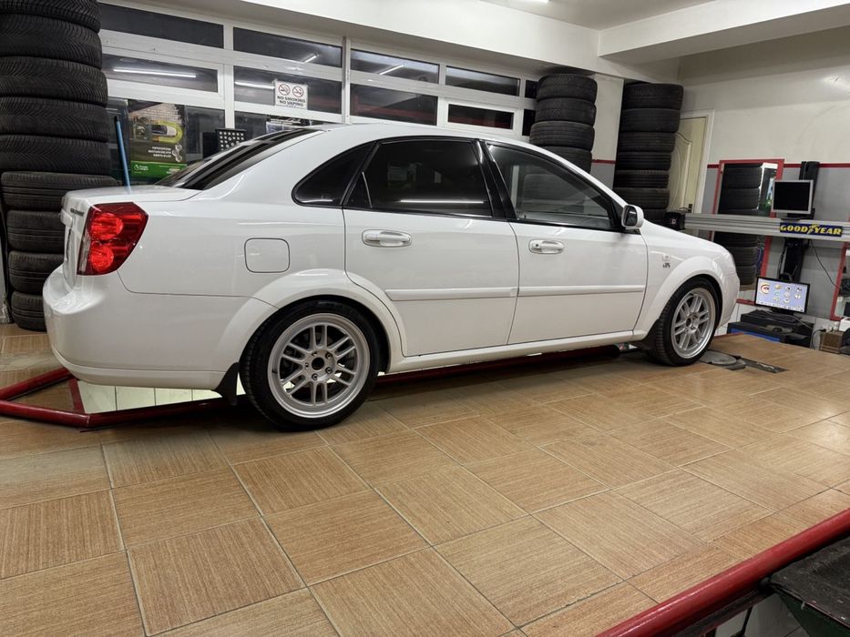 Lasetti turbo 2012 yil bir qo’l moshin 240-250hp