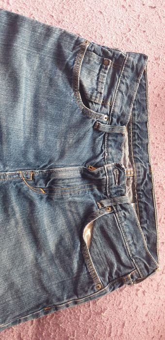 Vand blugi trei sferturi, copii firma H&M.