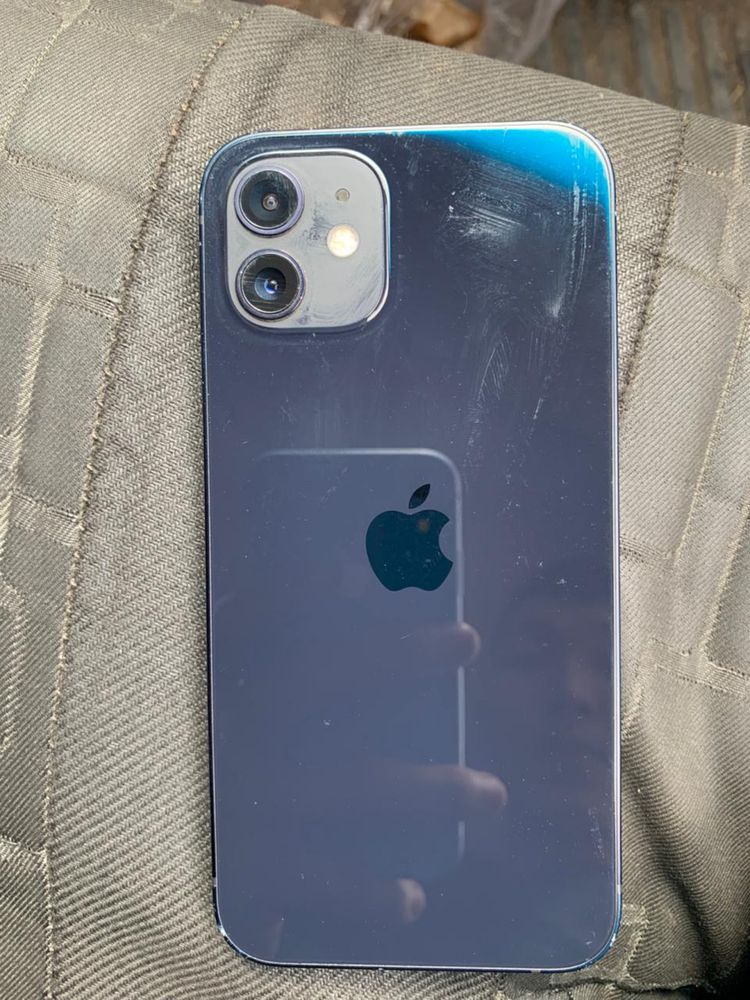 Iphone 12 В хорошем состояний