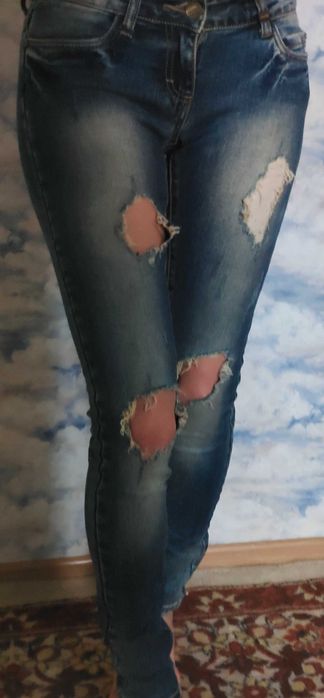 Джинсы STEERING рваные