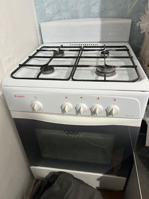 Продам газовую плиту 4-х камфорную