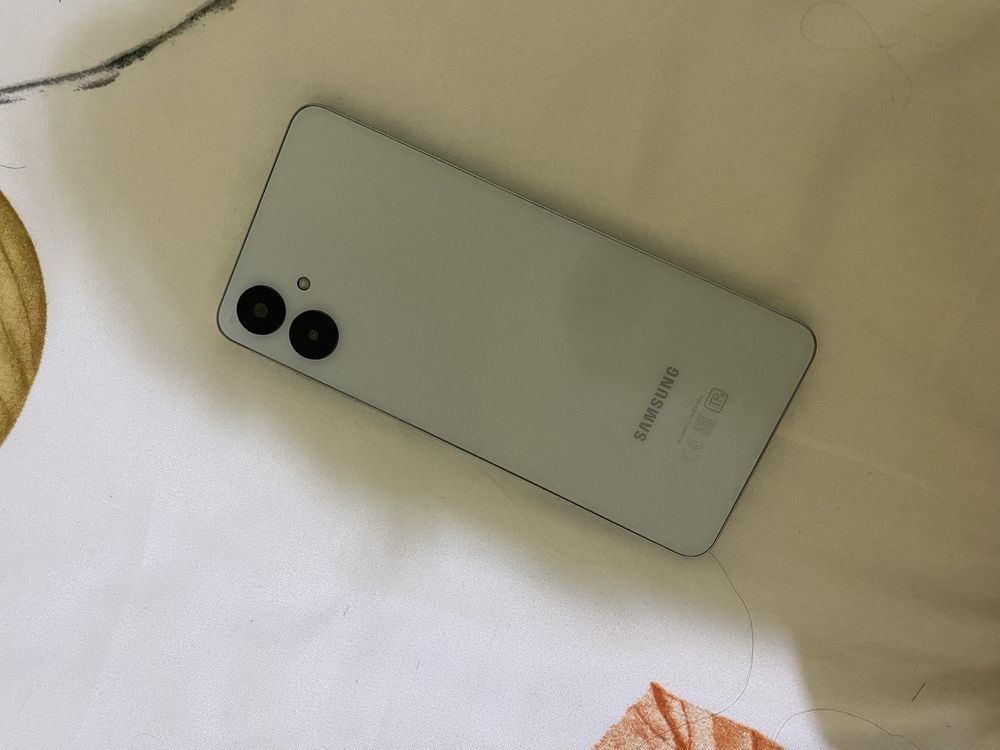 Samsung A6 satiladi 1yil kafolati ba