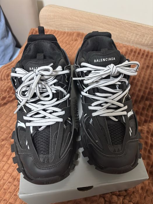 Balenciaga track