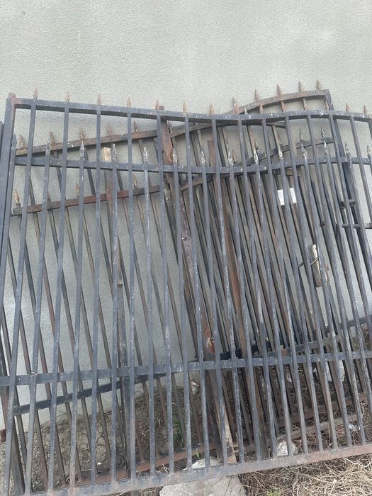 Gard fier forjat cu poarta