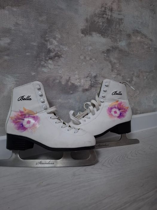 Продам женские коньки
