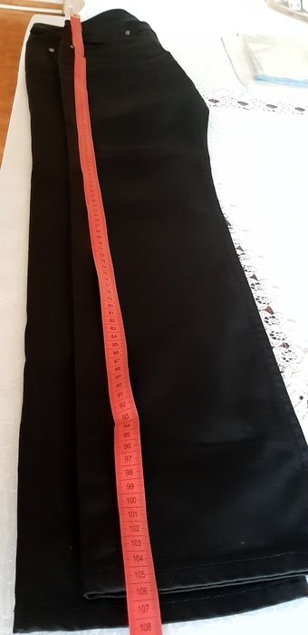 Pantaloni negri purtați o singură dată!