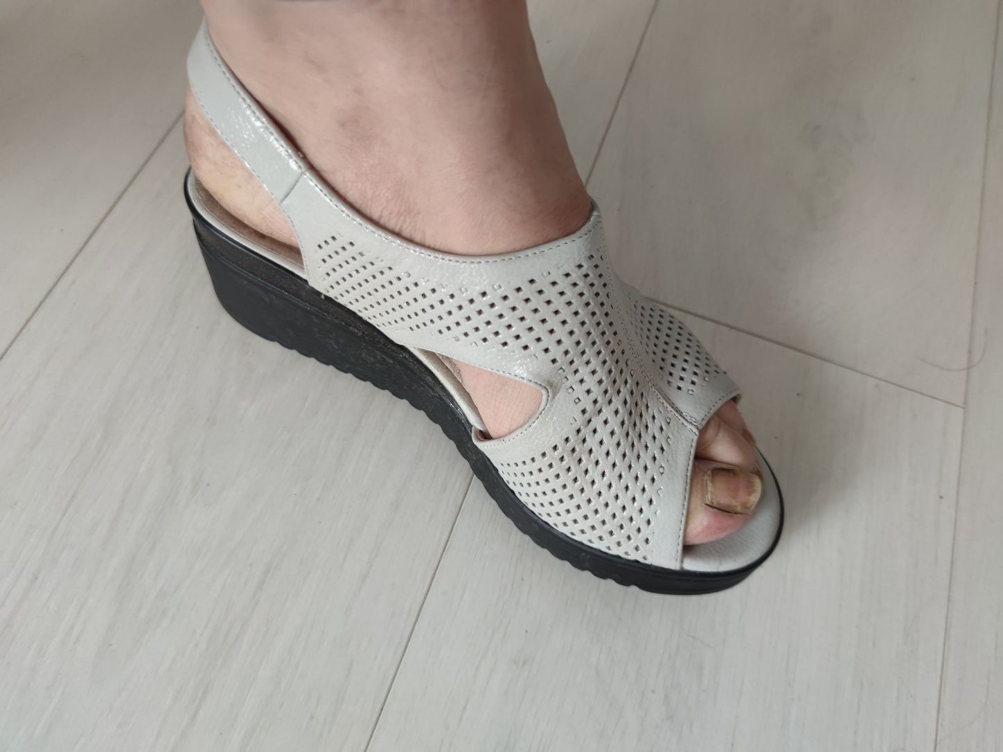 Sandale piele cu platforma mărime 40