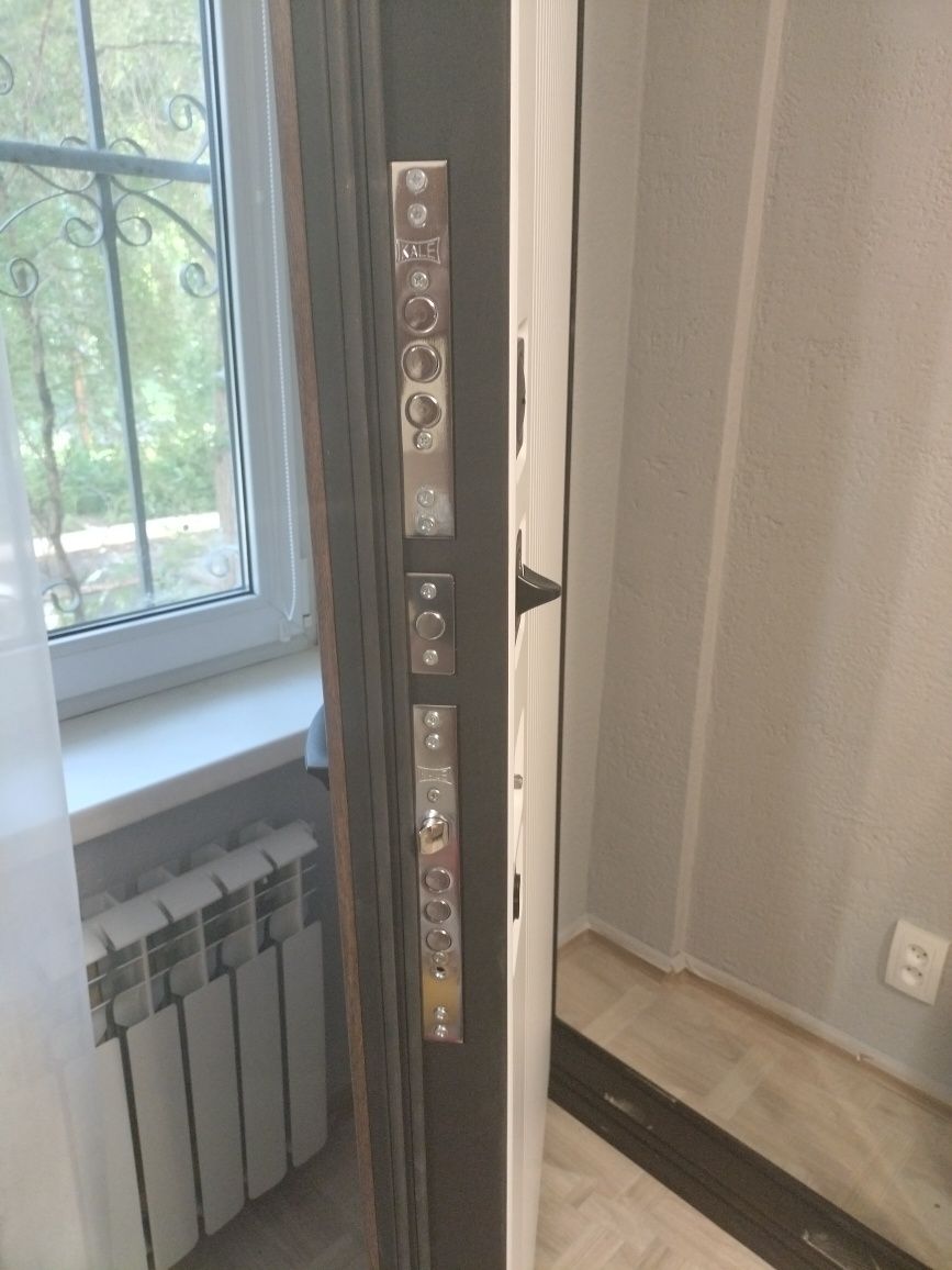 Продам входную металлическую дверь STR-91