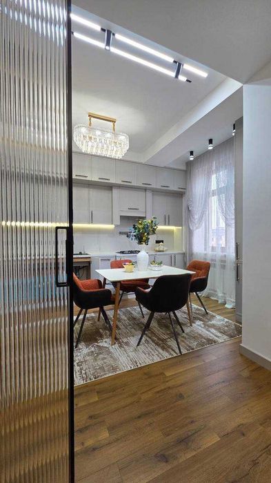 продается 4/8-9/9
новостройка 
ЖК Parisien