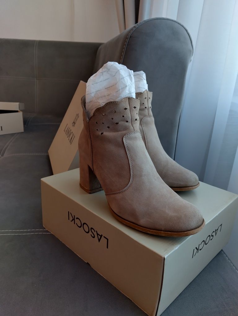 Боти Lasocki - бежови, естествена кожа
