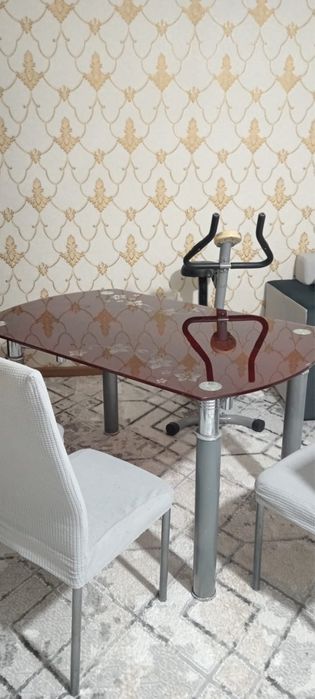 Продам кухонный стол