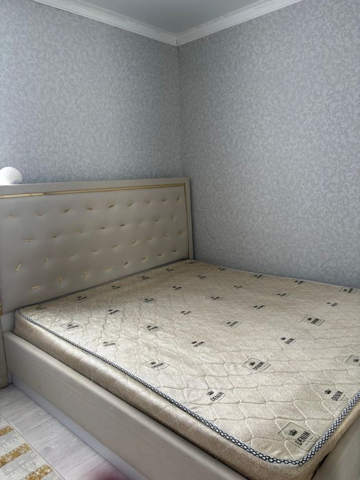 Почти новый кровать