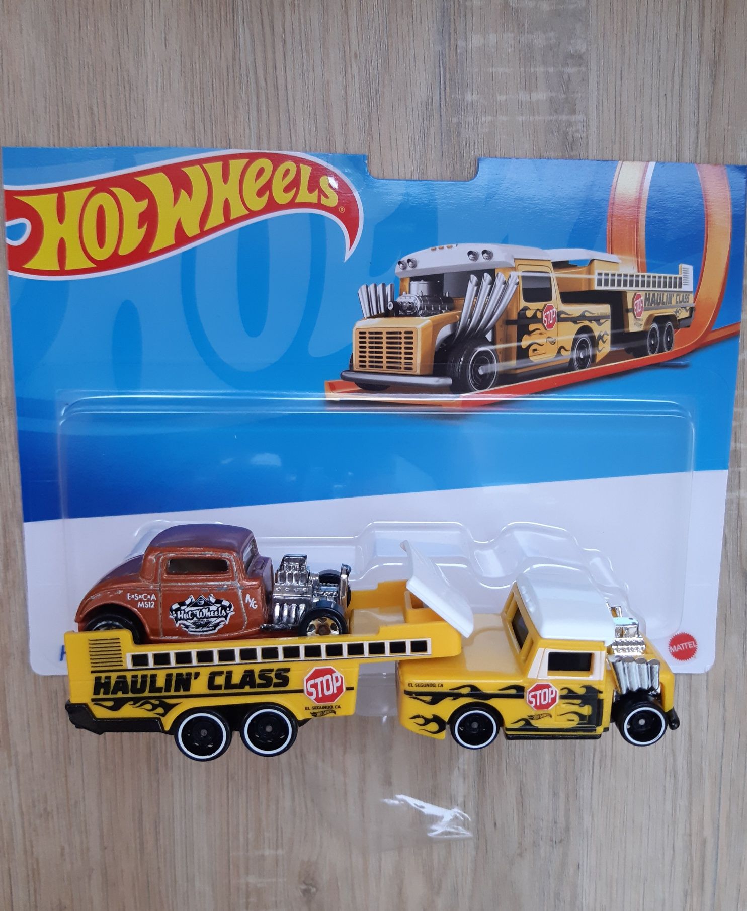 Macheta camion Class+remorca+masinuta vintage Ford-Hotwheels-jucarii