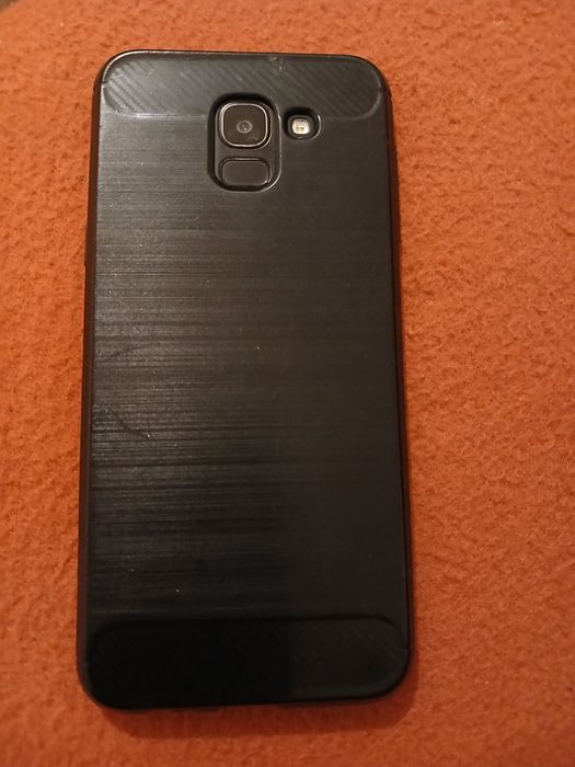 Телефон Samsung Galaxy J6