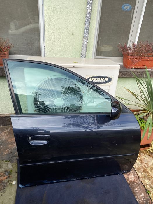 Продавам огледало за Ауди а3 тъмно син металик LZ5L