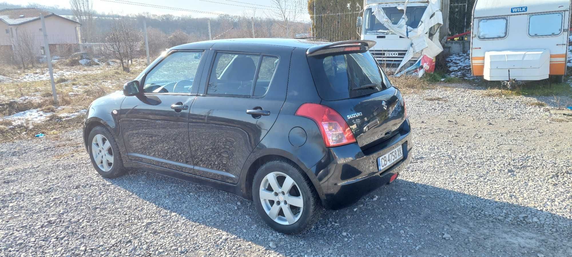 Продавам Suzuki Swift 1,3i.  Газ-бензин 90000 км.